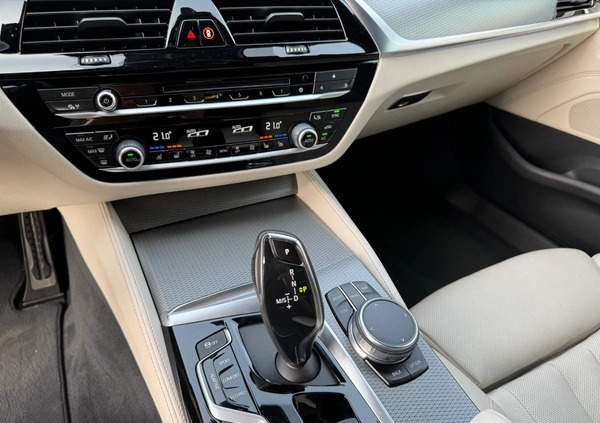 BMW Seria 5 cena 144900 przebieg: 146000, rok produkcji 2018 z Łańcut małe 172